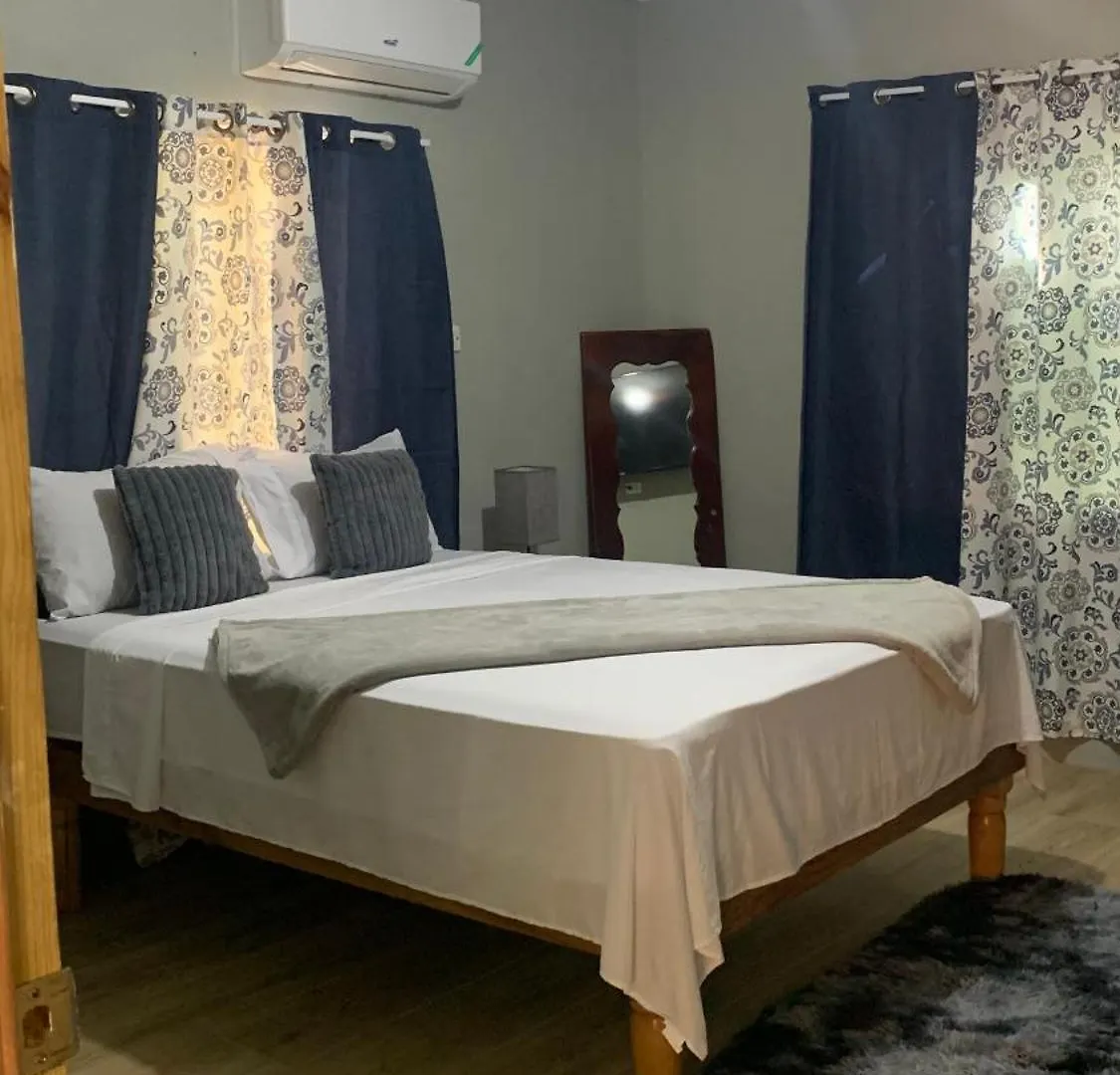 N&Apalace Ocean Views 2 Bedroom Suites Μοντέγκο Μπέυ 0*,  Τζαμάικα